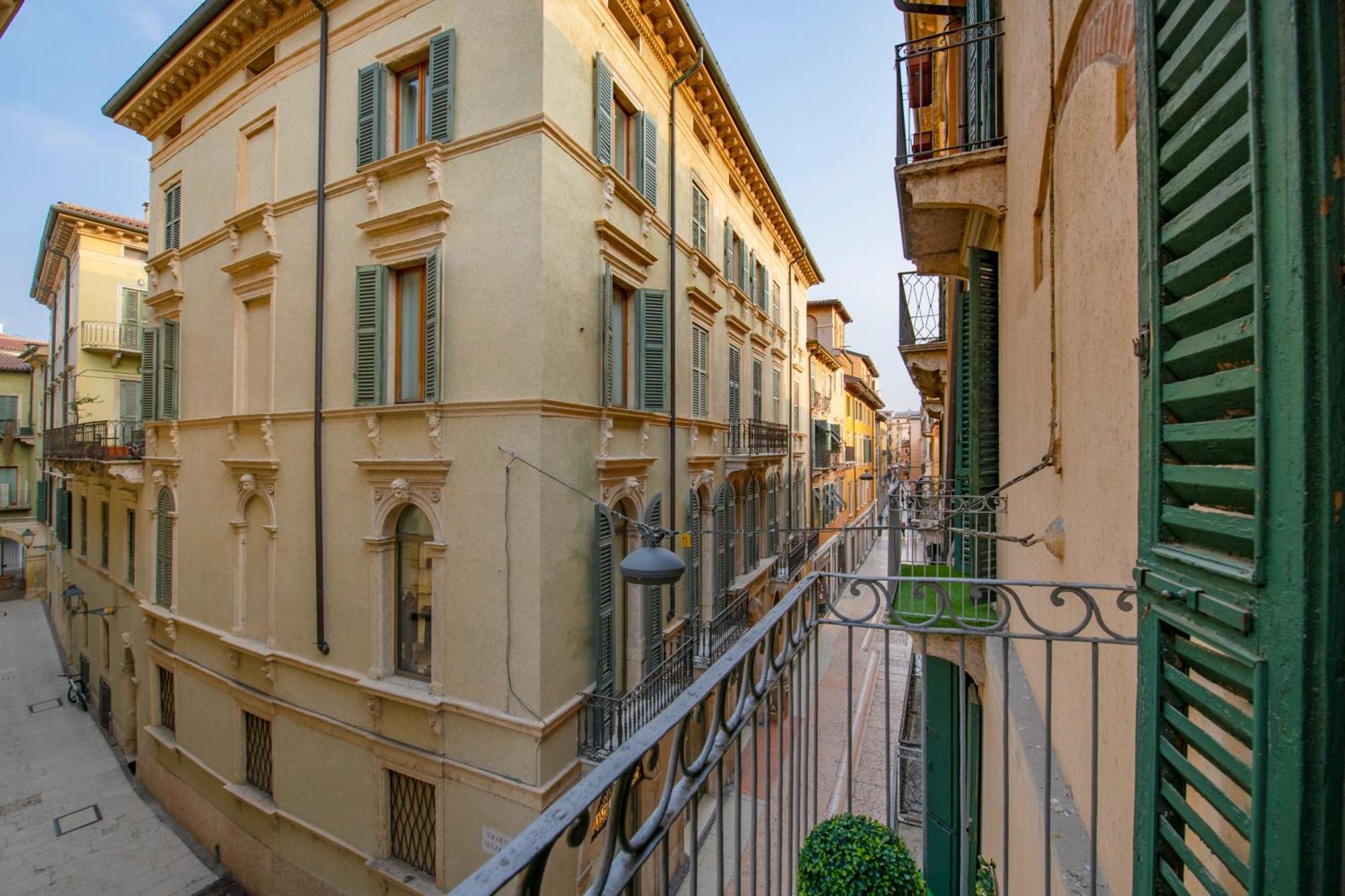 Palace Home Mazzini Верона Экстерьер фото